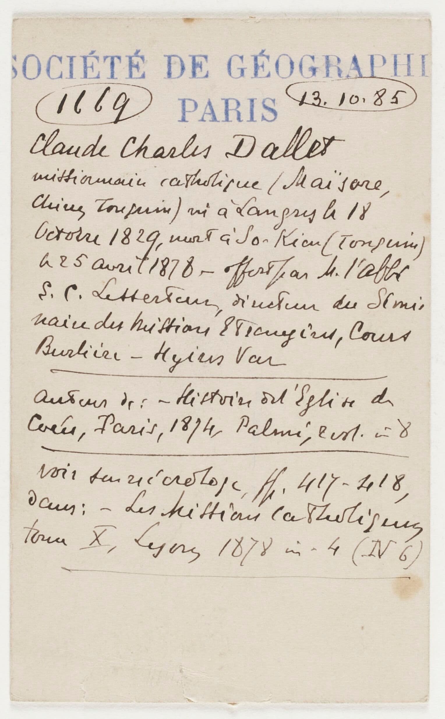 A handwritten French bibliographic card for Claude-Charles Dallet bearing the stamp of the Société de Géographie de Paris.